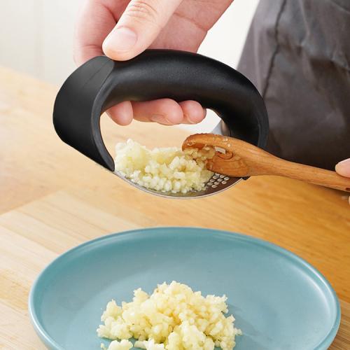 Garlic crusher