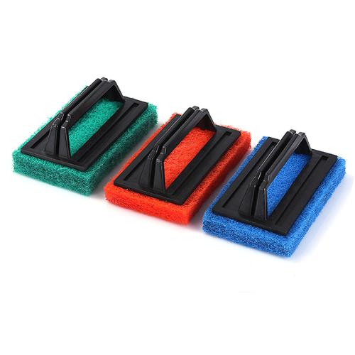 Cleaning brush with handle